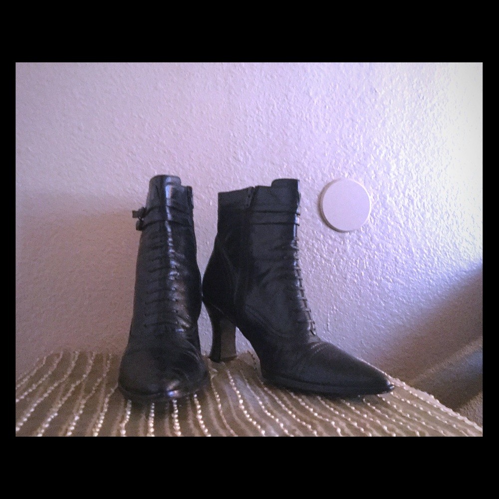 Via Spiga Leather Ankle Booties